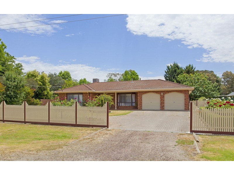 82 Huon Creek  Road, Wodonga VIC 3690