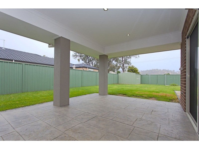 7 Featherstone  Avenue, Albury NSW 2640