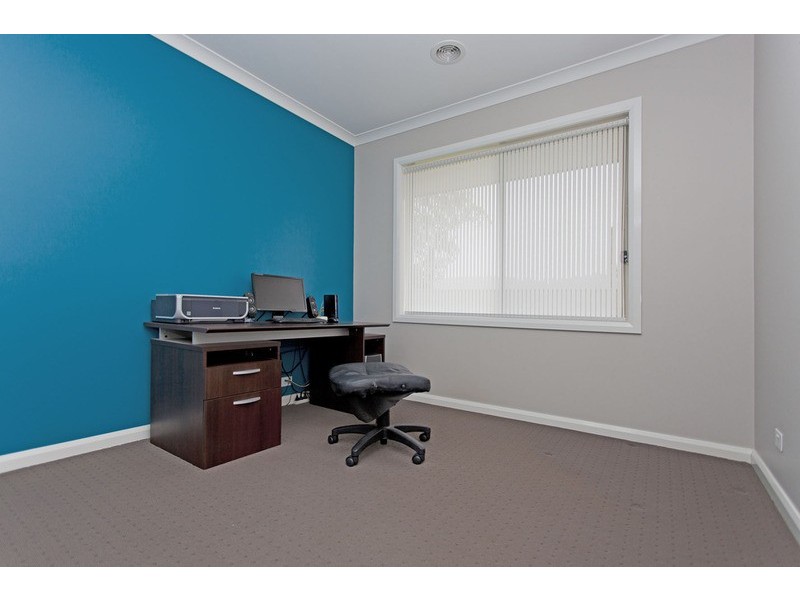 7 Featherstone  Avenue, Albury NSW 2640