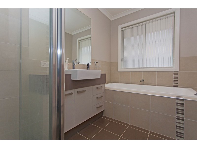 7 Featherstone  Avenue, Albury NSW 2640