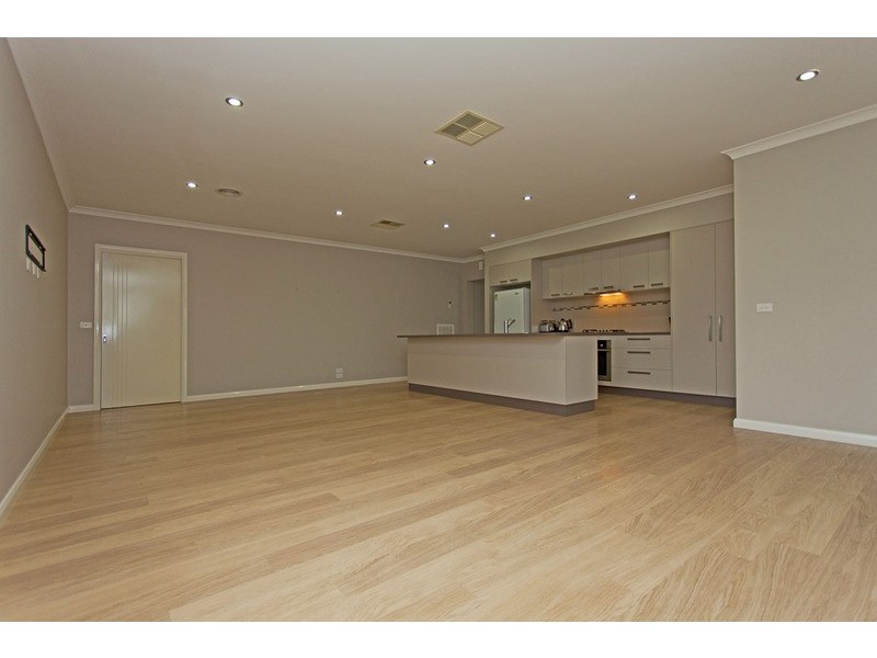 7 Featherstone  Avenue, Albury NSW 2640