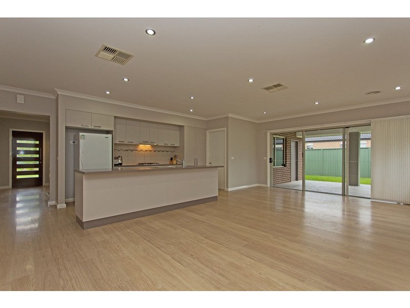 7 Featherstone  Avenue, Albury NSW 2640