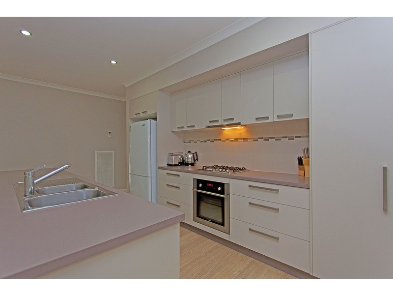 7 Featherstone  Avenue, Albury NSW 2640