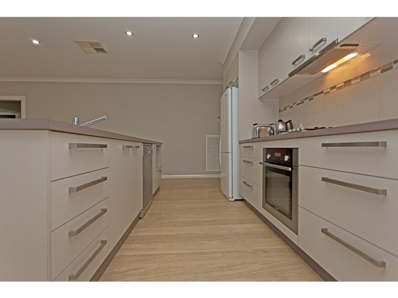 7 Featherstone  Avenue, Albury NSW 2640