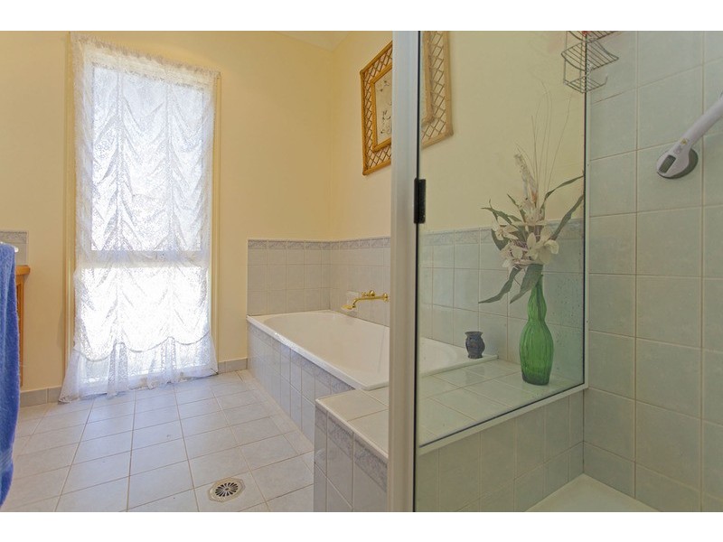 6 Hopwood  Road, Thurgoona NSW 2640