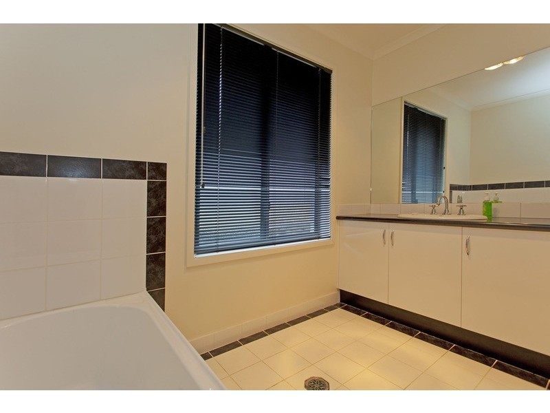 7 Avondale  Drive, Wodonga VIC 3690