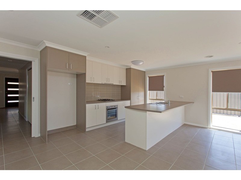 10 Rooney Avenue, Killara VIC 3691