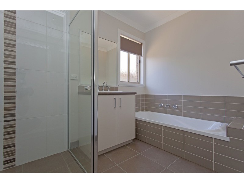 10 Rooney Avenue, Killara VIC 3691