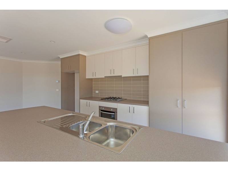 10 Rooney Avenue, Killara VIC 3691