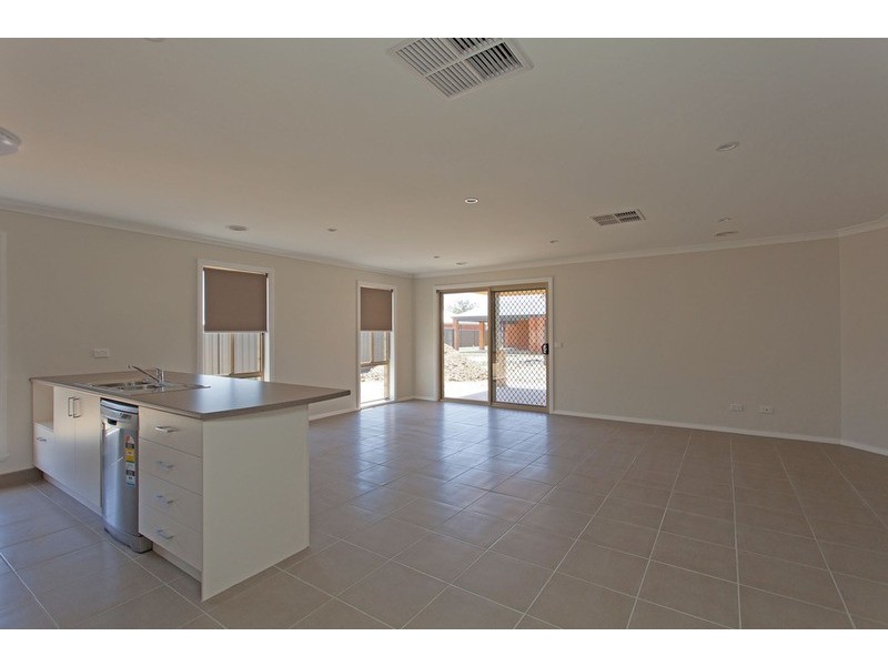 10 Rooney Avenue, Killara VIC 3691