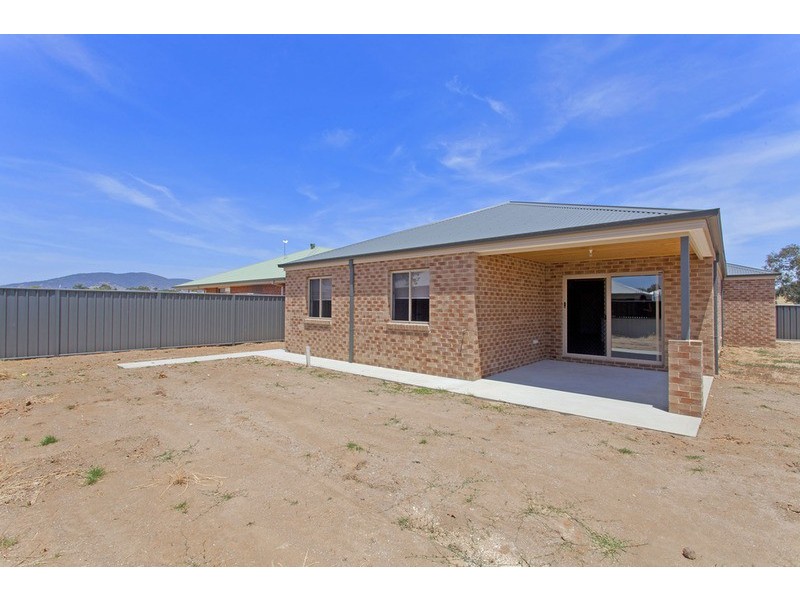 10 Rooney Avenue, Killara VIC 3691