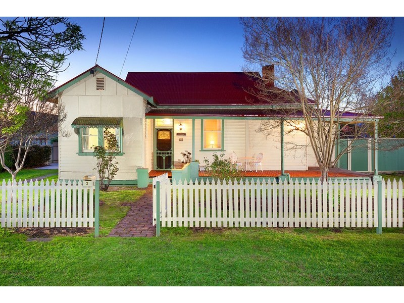 3 Victoria  Street, Chiltern VIC 3683