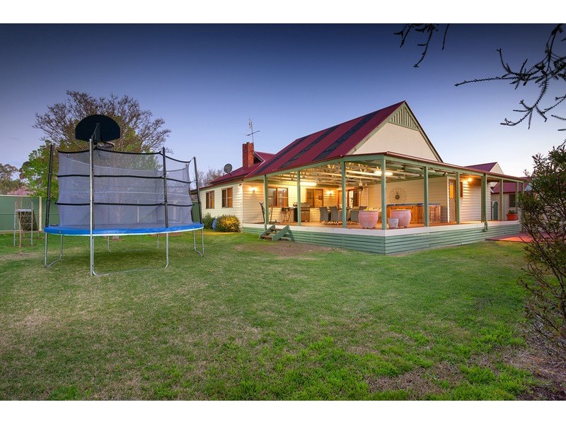 3 Victoria  Street, Chiltern VIC 3683