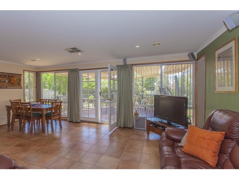 2 Armstrong  Terrace, Wodonga VIC 3690