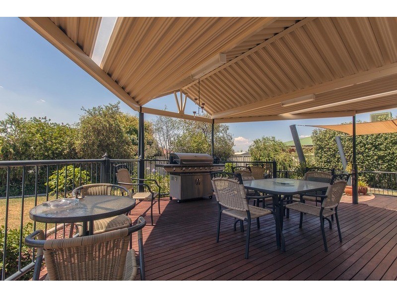 2 Armstrong  Terrace, Wodonga VIC 3690