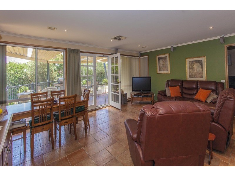 2 Armstrong  Terrace, Wodonga VIC 3690