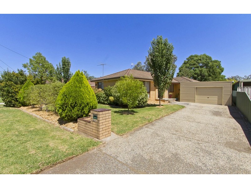581 Lyne Street, Lavington NSW 2641