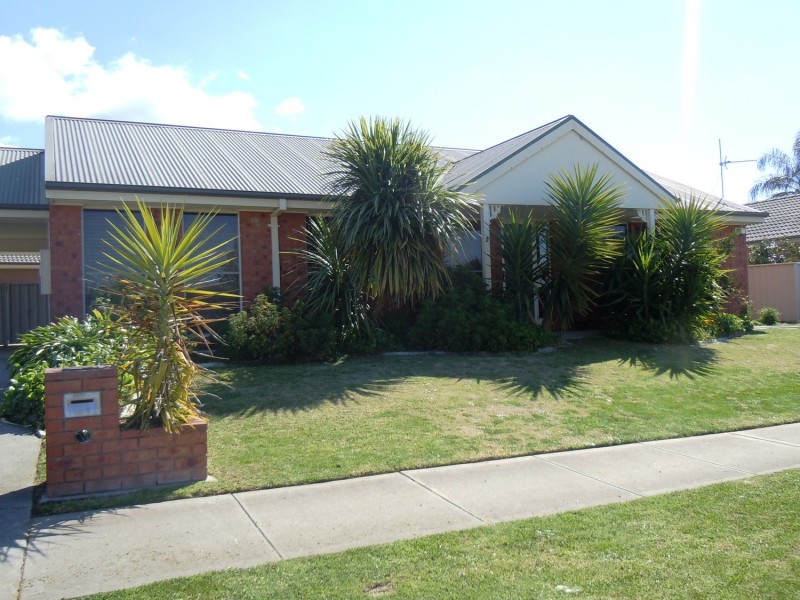 5 Oakmont Circuit, Wodonga VIC 3690