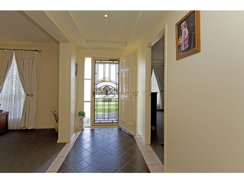 2 Irvine  Court, Wodonga VIC 3690