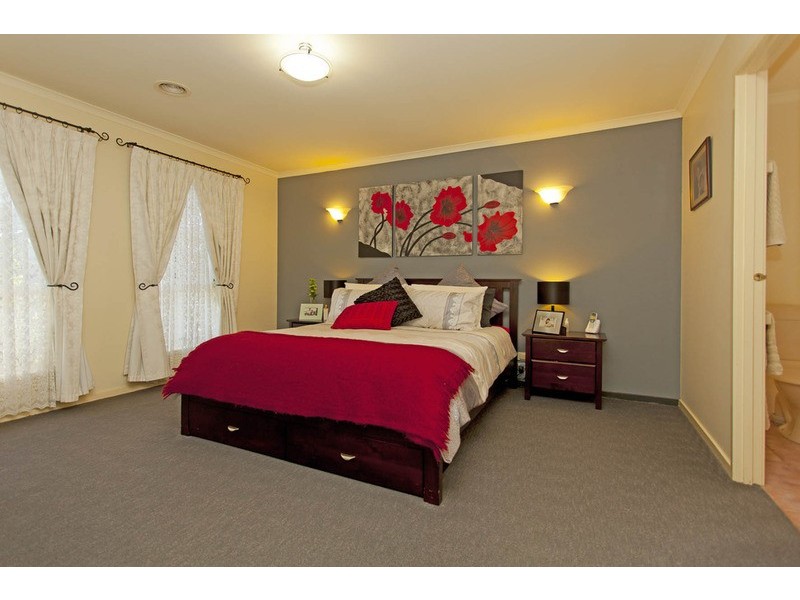 2 Irvine  Court, Wodonga VIC 3690