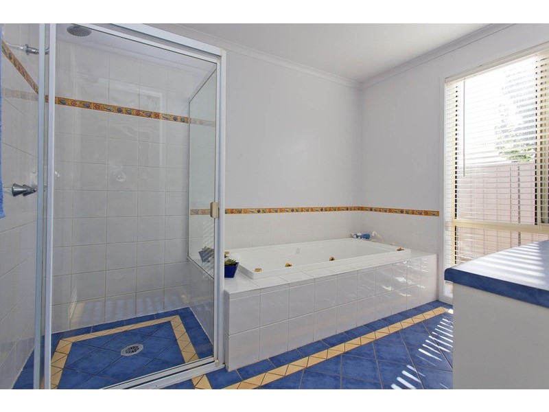 2 Irvine  Court, Wodonga VIC 3690