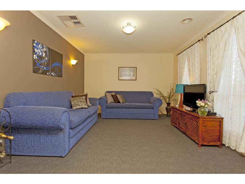 2 Irvine  Court, Wodonga VIC 3690