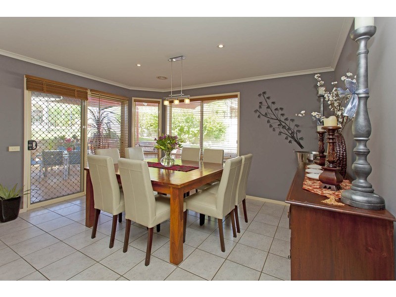 2 Irvine  Court, Wodonga VIC 3690