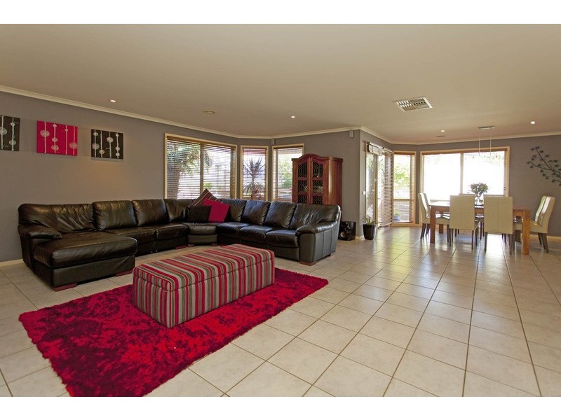 2 Irvine  Court, Wodonga VIC 3690