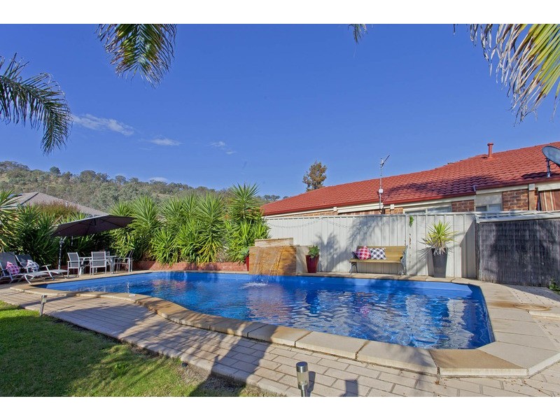 2 Irvine  Court, Wodonga VIC 3690