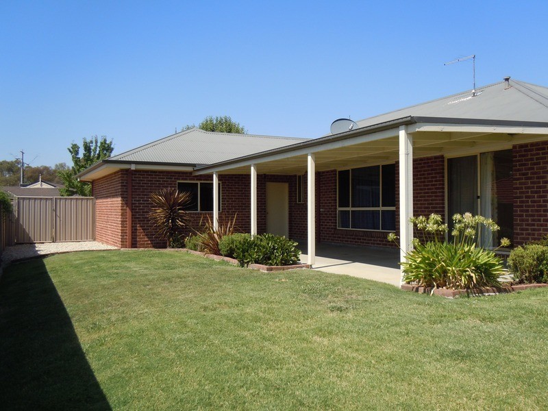 11 Ambrose Crescent, Wodonga VIC 3690