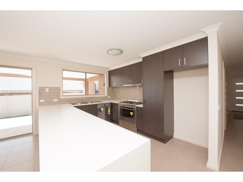 11 Coverdale Drive, Wodonga VIC 3690