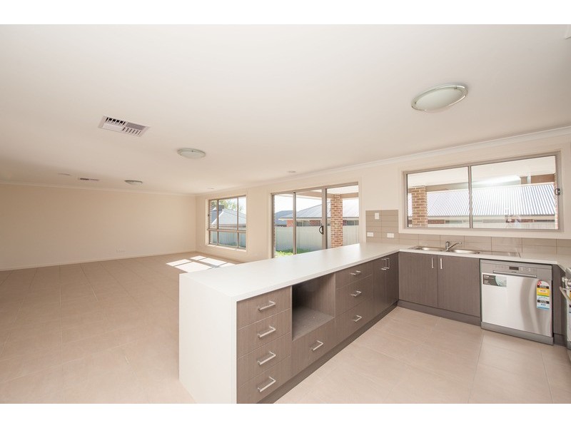 11 Coverdale Drive, Wodonga VIC 3690