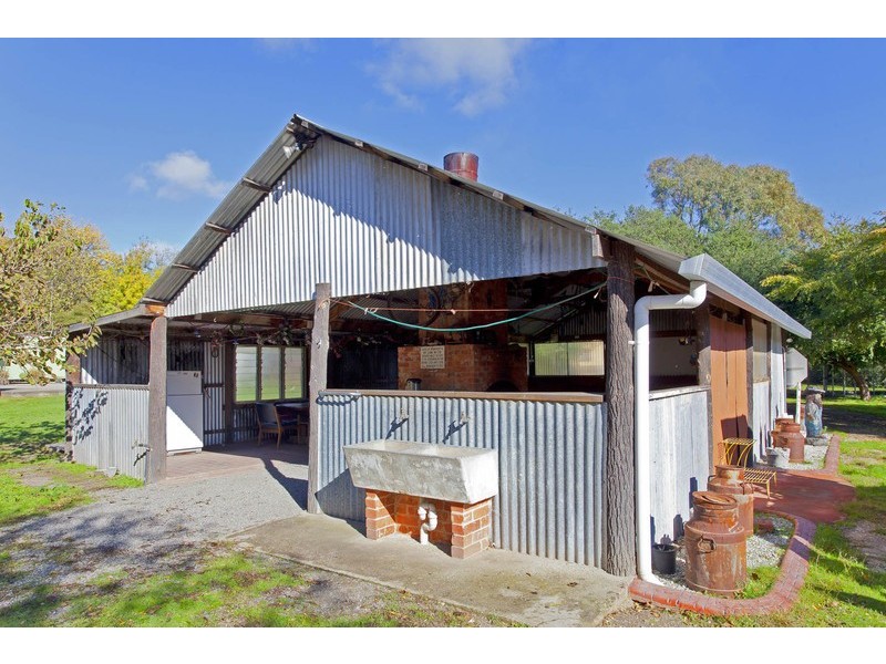 373 Toveys Road, Chiltern VIC 3683