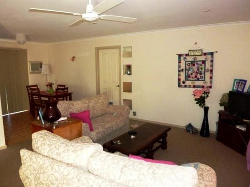 2/12 Oakmont  Circuit, Wodonga VIC 3690