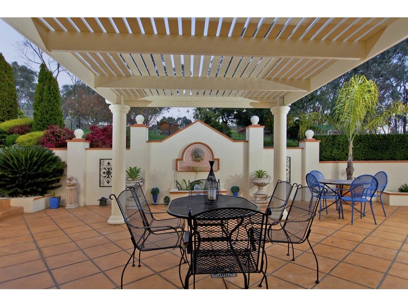 4 Caernarvon Court, Wodonga VIC 3690