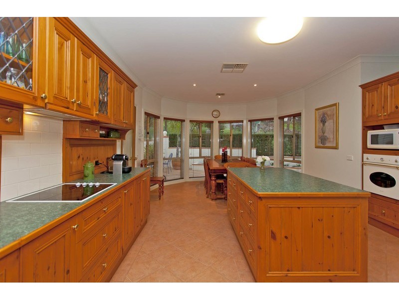 4 Caernarvon Court, Wodonga VIC 3690