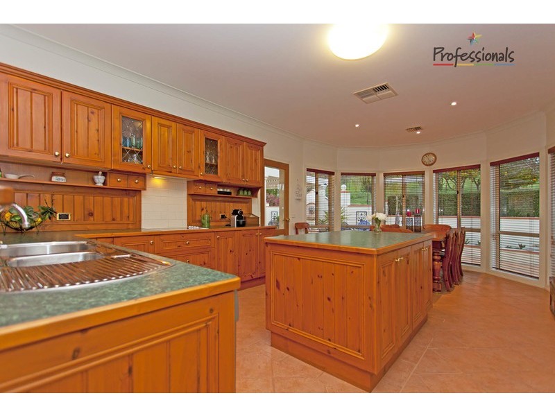 4 Caernarvon Court, Wodonga VIC 3690