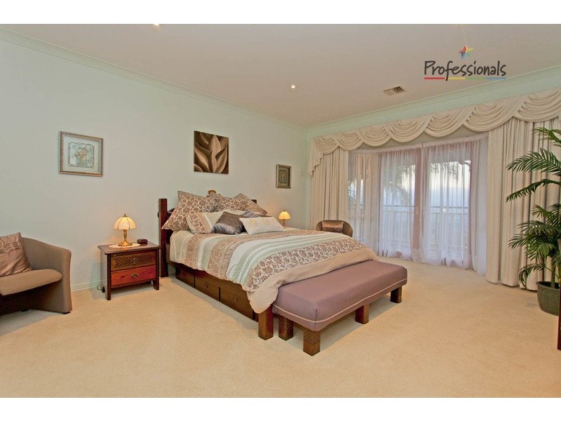 4 Caernarvon Court, Wodonga VIC 3690