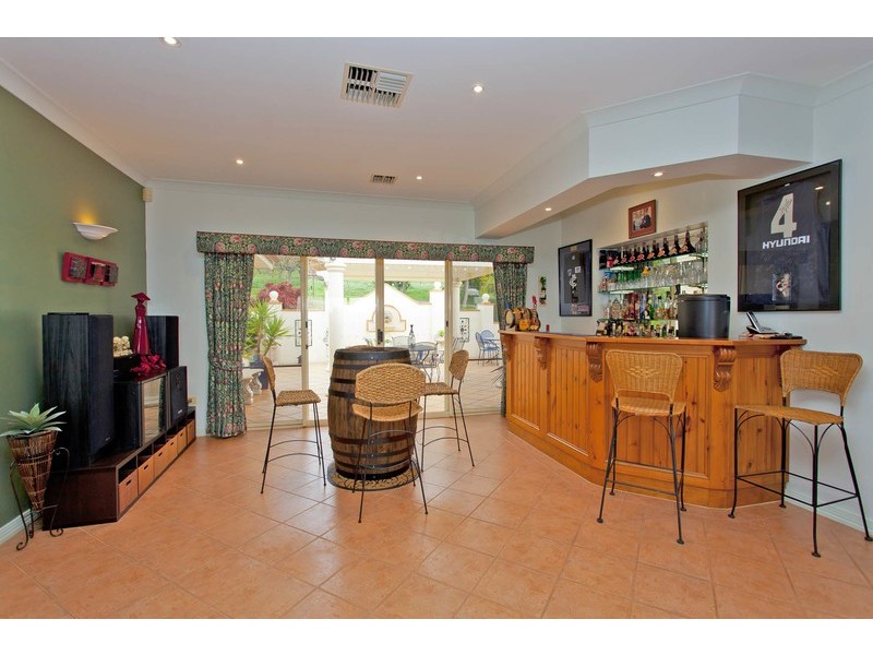 4 Caernarvon Court, Wodonga VIC 3690