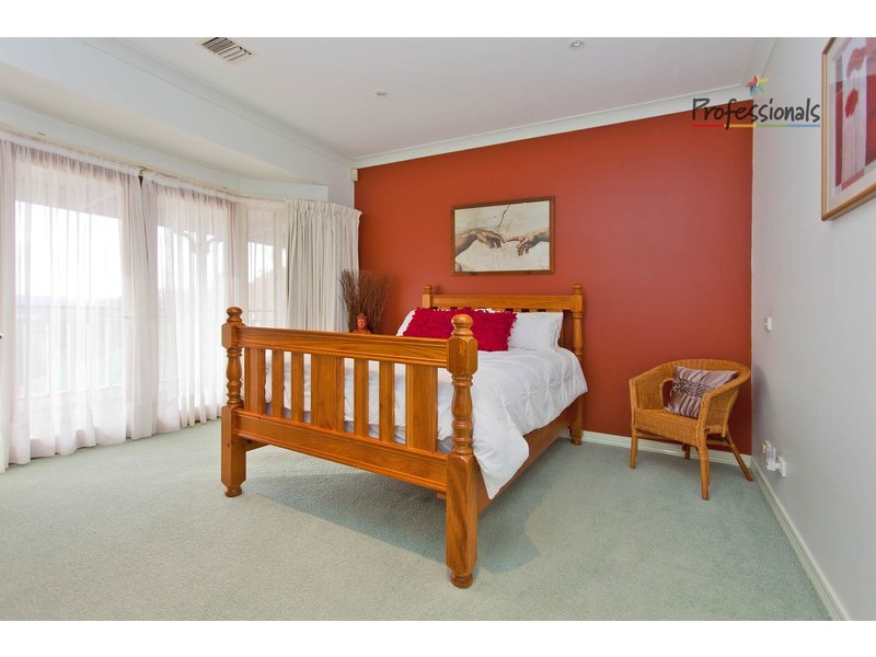 4 Caernarvon Court, Wodonga VIC 3690