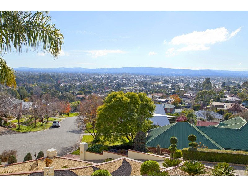 4 Caernarvon Court, Wodonga VIC 3690