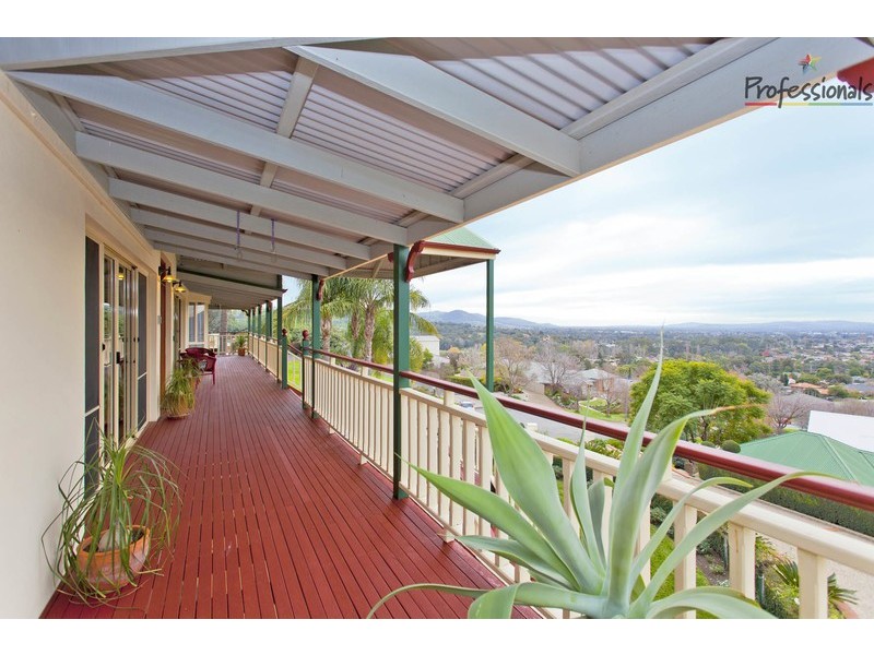 4 Caernarvon Court, Wodonga VIC 3690