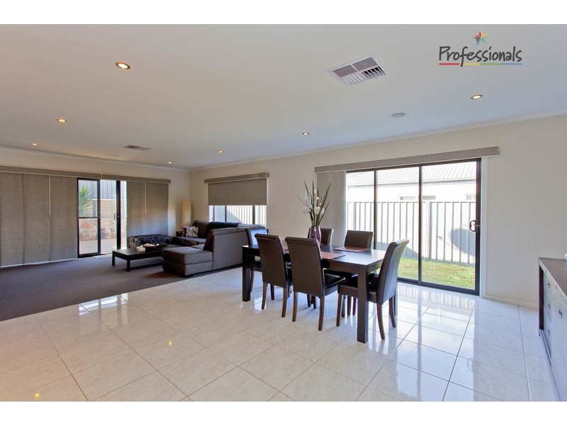 22 Kenneth Watson Drive, Bandiana VIC 3694