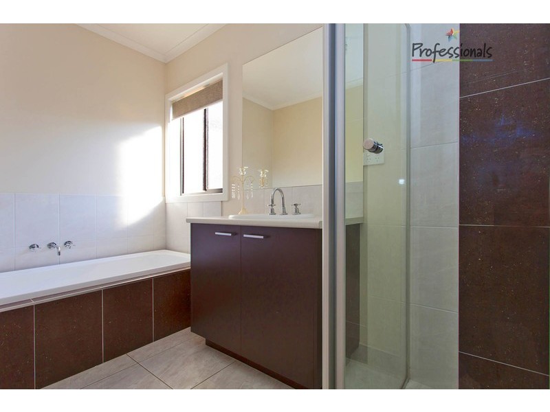 22 Kenneth Watson Drive, Bandiana VIC 3694