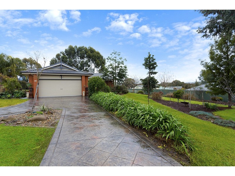 27 Howards  Road, Baranduda VIC 3691
