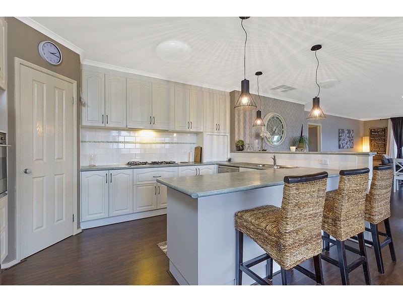27 Howards  Road, Baranduda VIC 3691