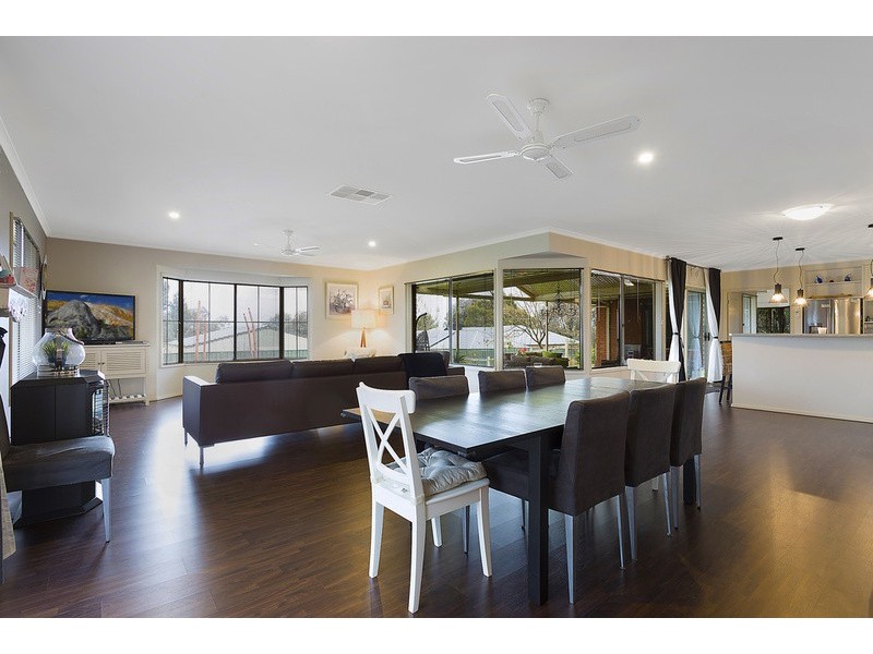 27 Howards  Road, Baranduda VIC 3691
