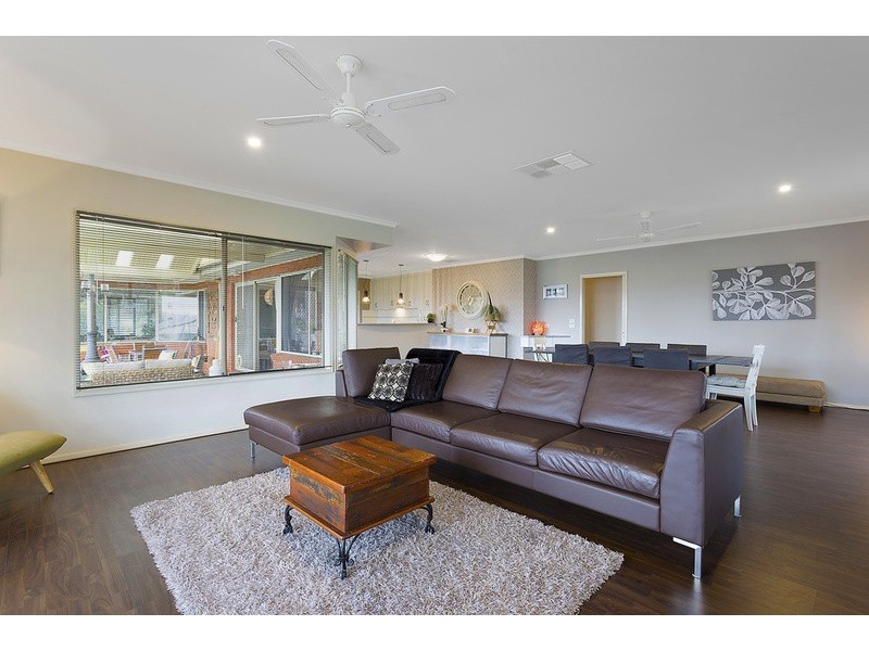 27 Howards  Road, Baranduda VIC 3691