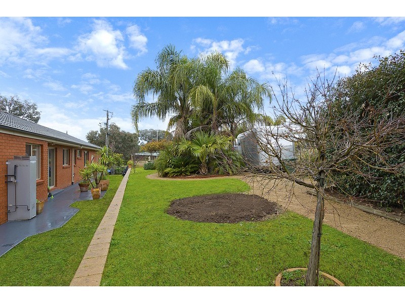 27 Howards  Road, Baranduda VIC 3691