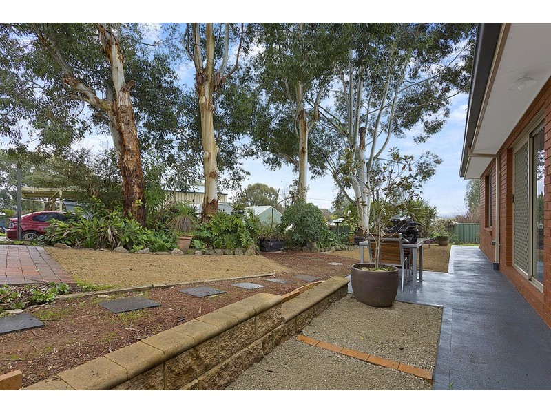 27 Howards  Road, Baranduda VIC 3691